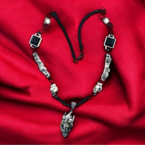 Mixed Media Crystal Skull Pendant VNTG Art-Deco Black Onyx & Silver Metalwork - Picture 5 of 15